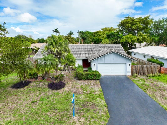 251 NW 92ND AVE, CORAL SPRINGS, FL 33071 - Image 0189c8a7e53a6b11348108ea8bc69364/2178276574