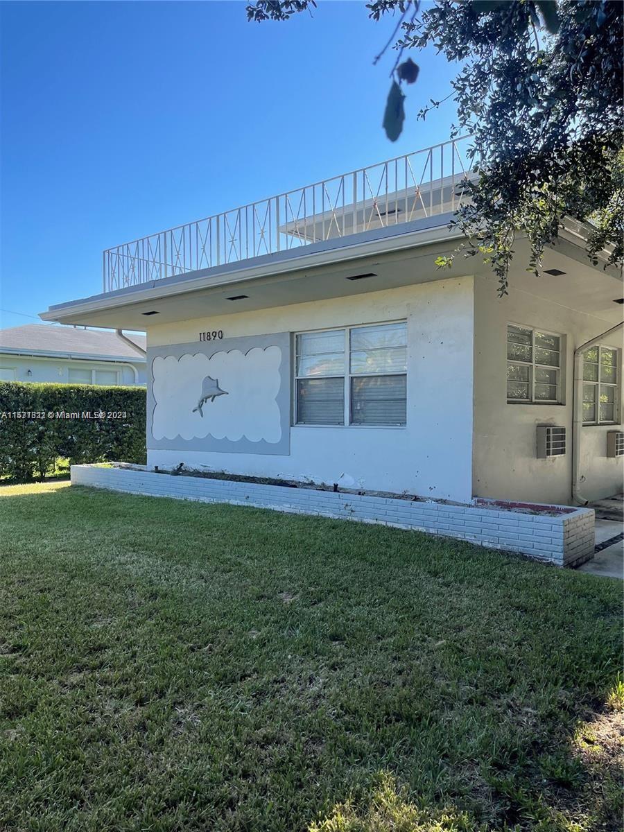 Remodeled studio apartment in North Miami. One parking spot included. Walking distance to Whole Foods, LA Fitness and great restaurants and retail shops nearby.