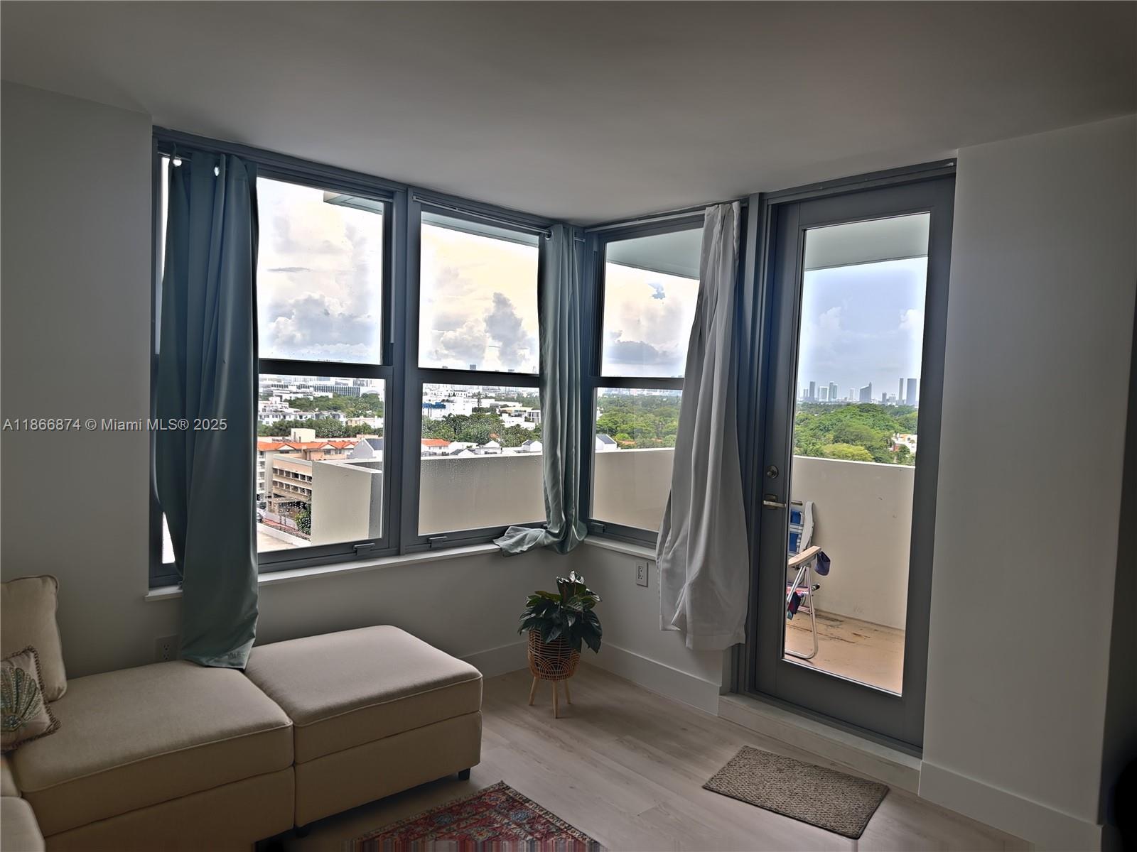 2899 Collins Ave 1224