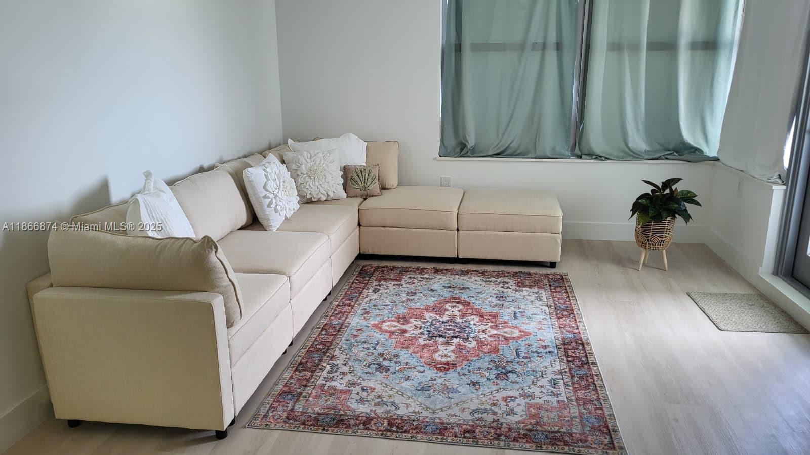 2899 Collins Ave 1224