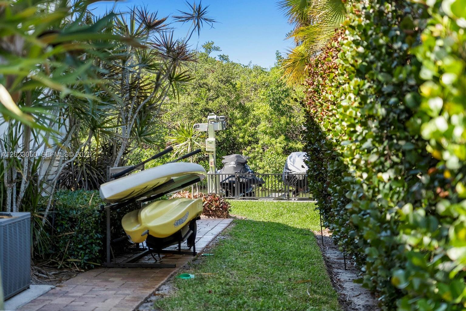 NORTH HOBE SOUND SHORES - Residential