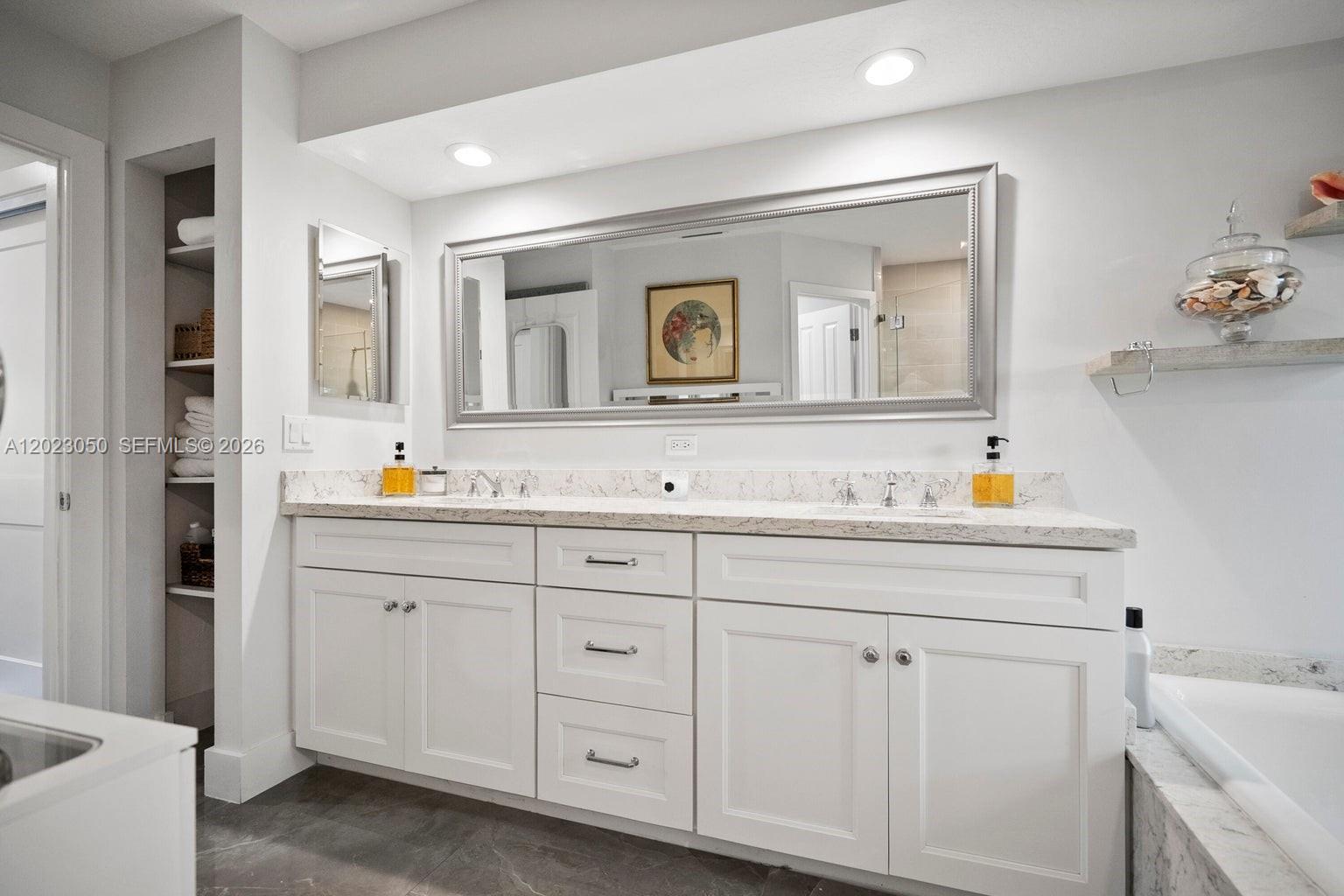 NORTH HOBE SOUND SHORES - Residential