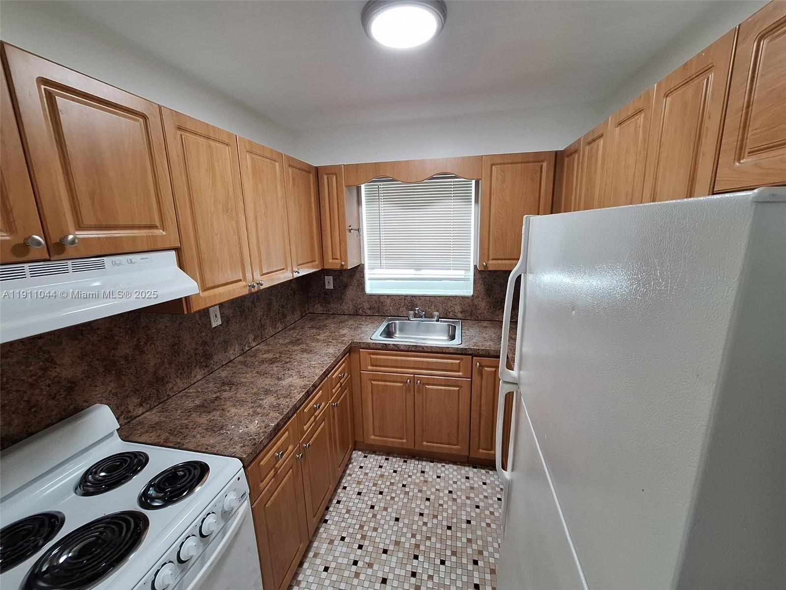 ISLE OF NORMANDY-MIAMI VI - Residential Lease