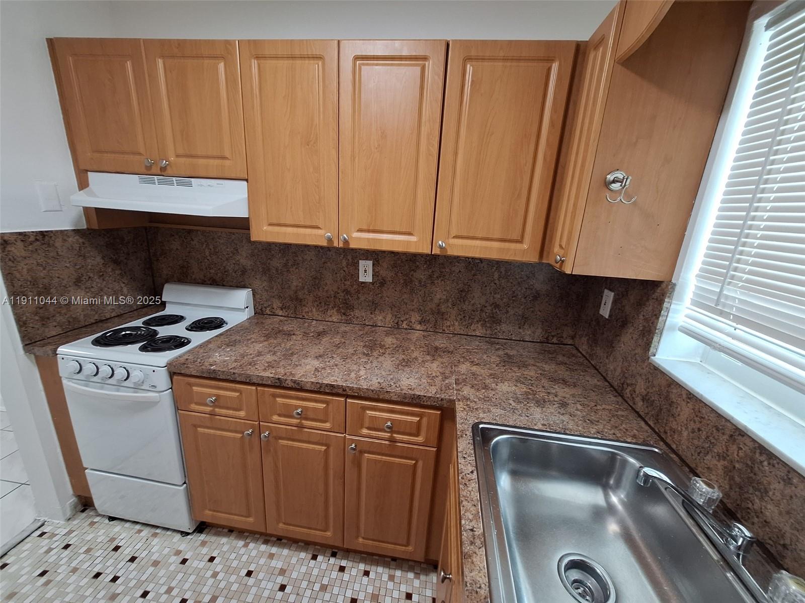 ISLE OF NORMANDY-MIAMI VI - Residential Lease