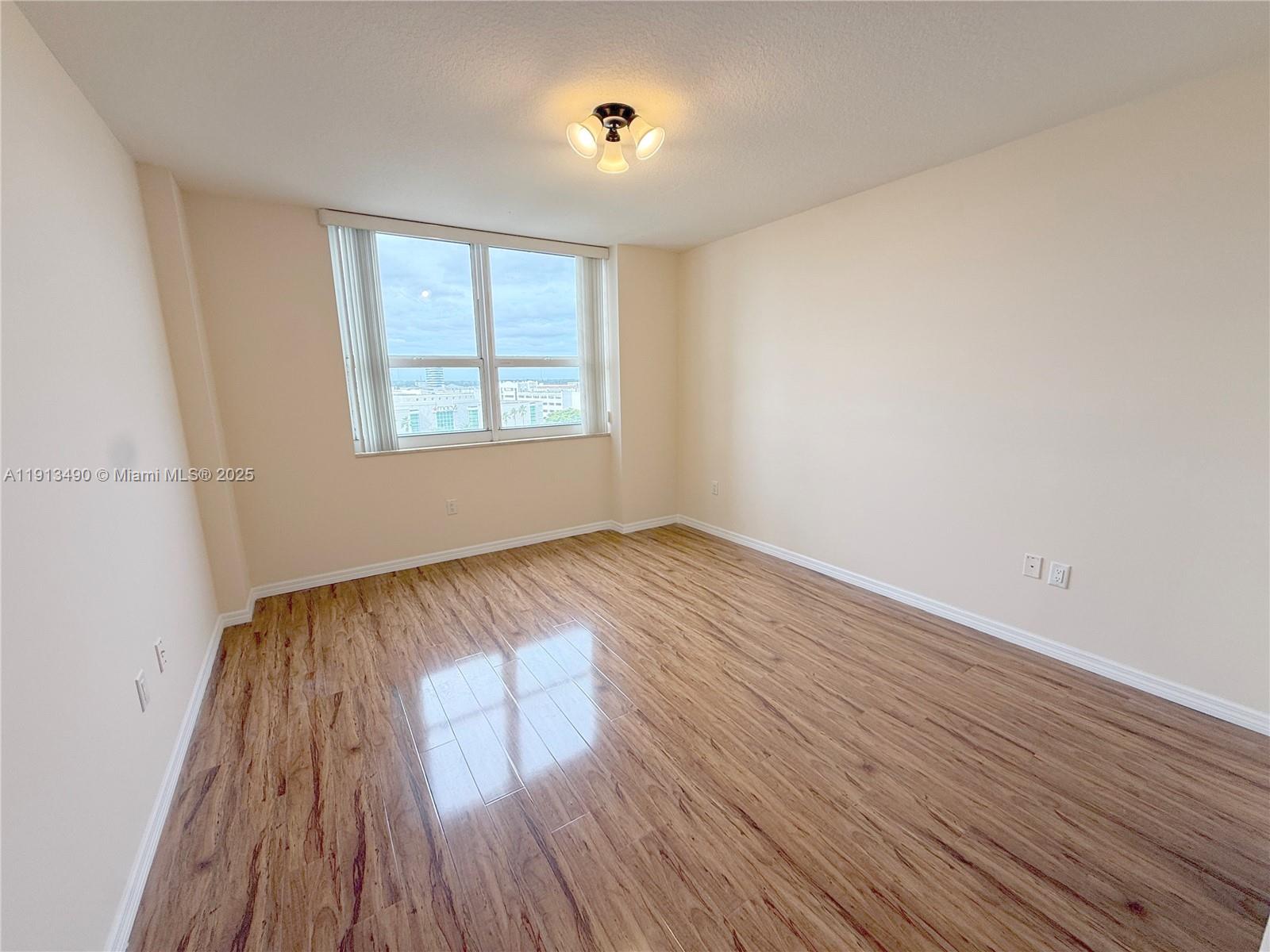 TURNBERRY ON THE GREEN CO - Residential Lease