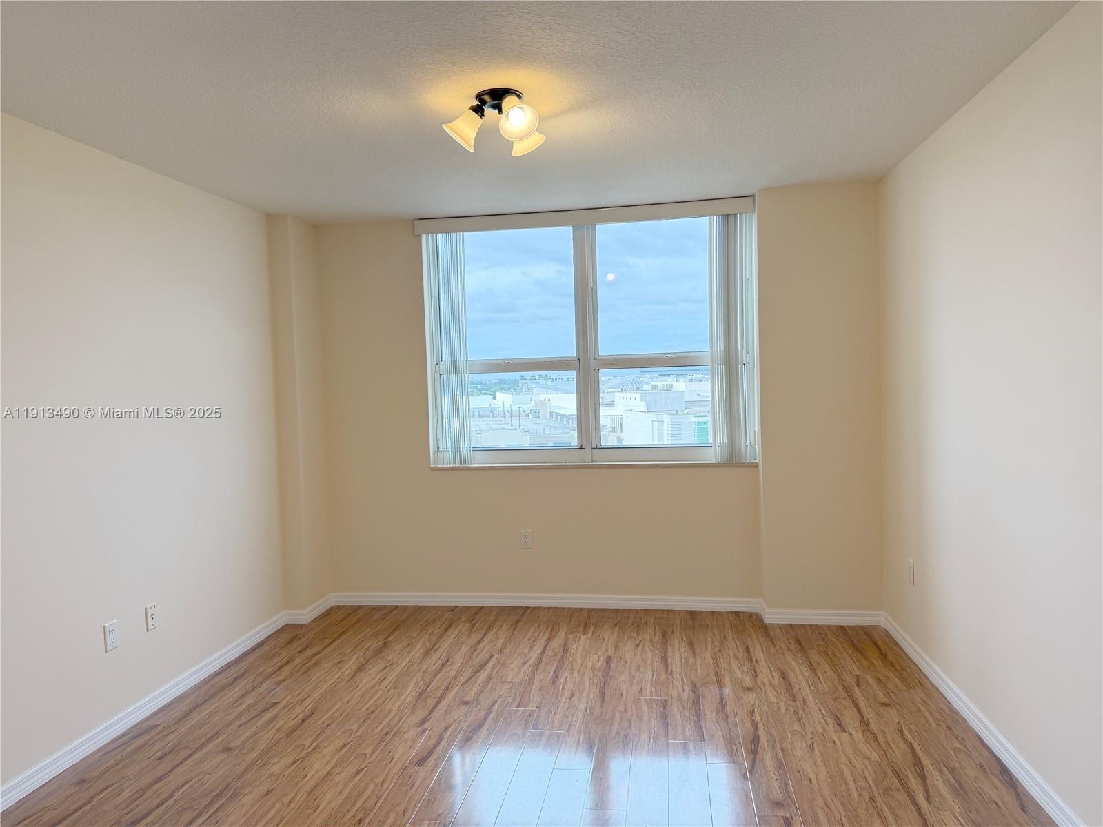 TURNBERRY ON THE GREEN CO - Residential Lease