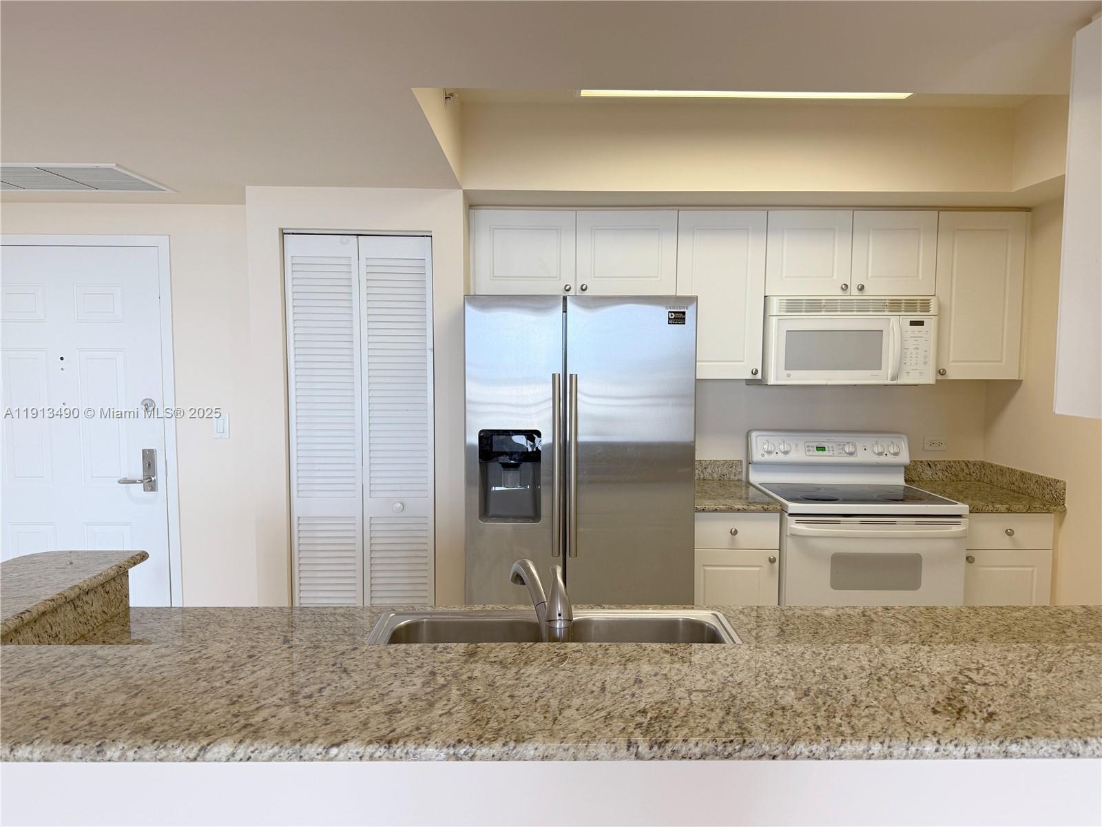 TURNBERRY ON THE GREEN CO - Residential Lease