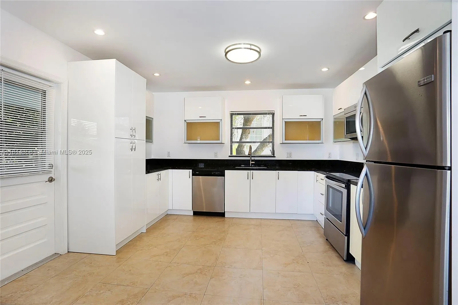 Coral Gables, Florida 33146, United States, 3 Bedrooms Bedrooms, ,2 BathroomsBathrooms,Residential,Active,142668