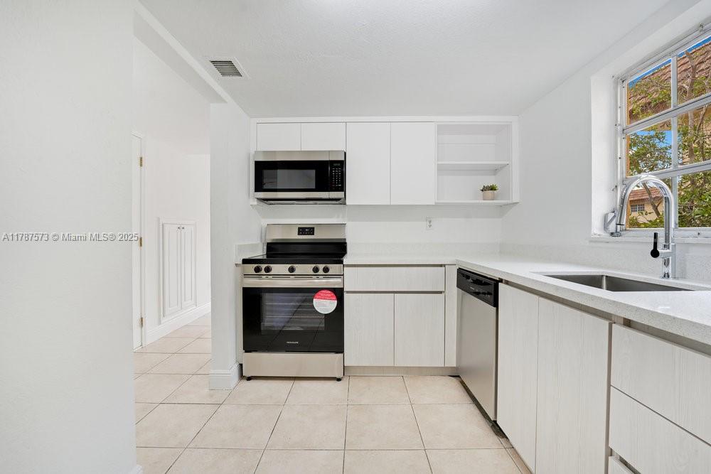 Property for Sale at 8500 Sw 109th Ave 6-220, Miami, Broward County, Florida - Bedrooms: 2 
Bathrooms: 3  - $249,900