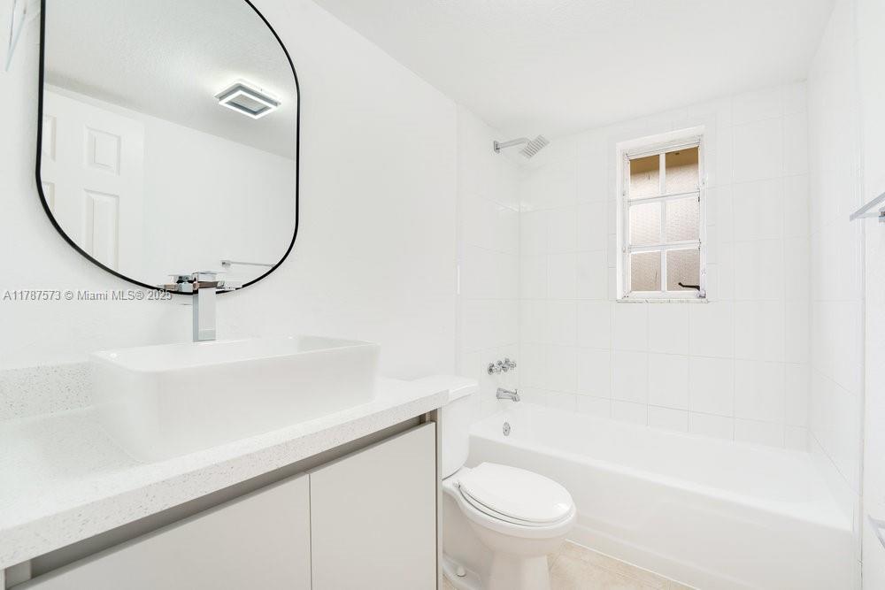 COURTYARDS AT KENDALL CON - Residential