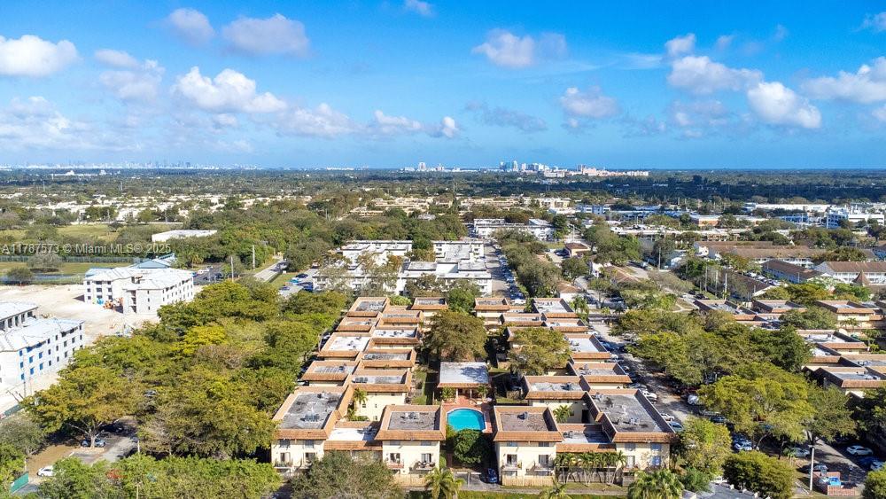 COURTYARDS AT KENDALL CON - Residential