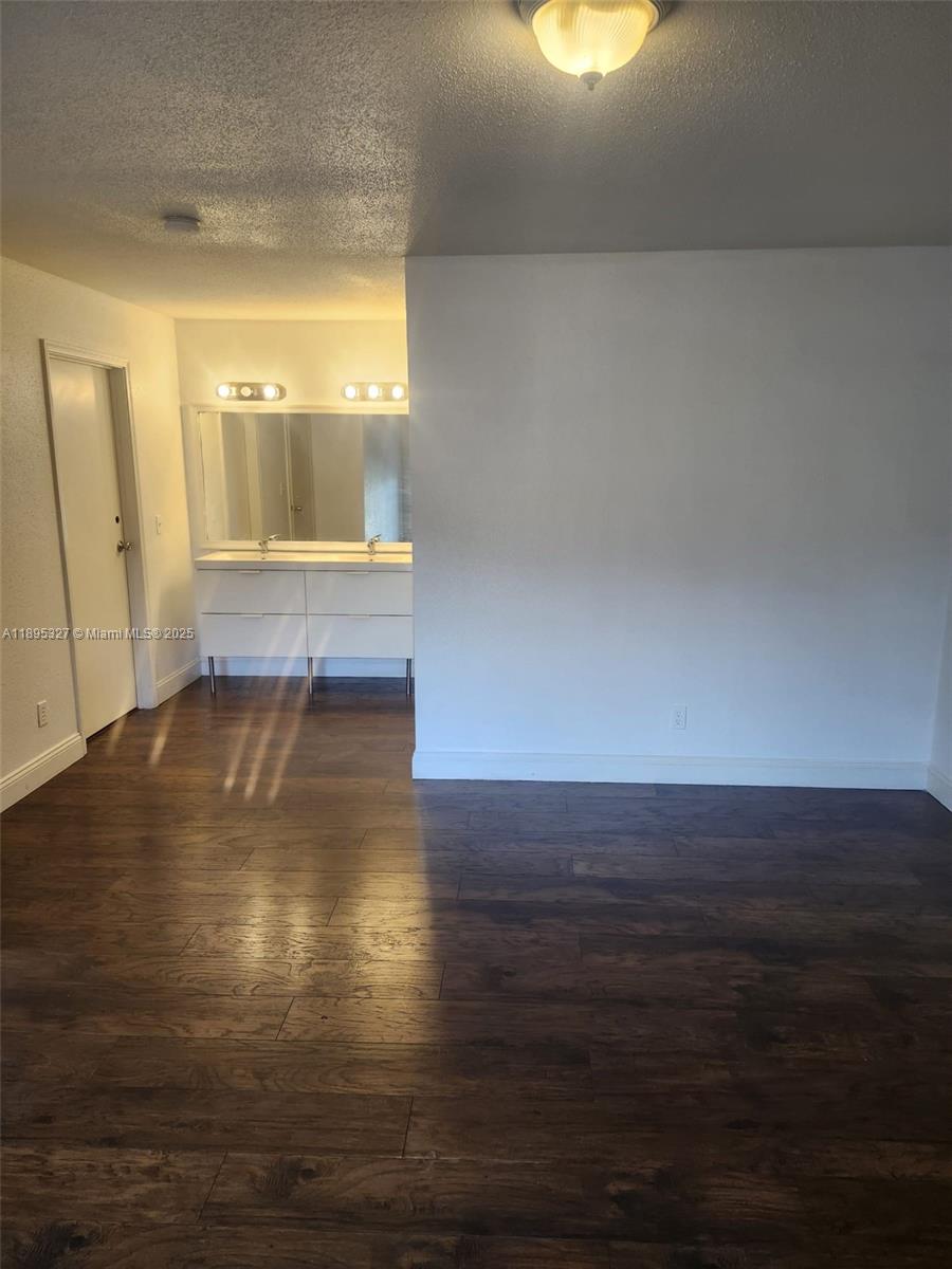 SAVANNAH AT RIVERSIDE CON - Residential