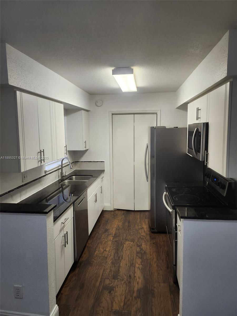 SAVANNAH AT RIVERSIDE CON - Residential