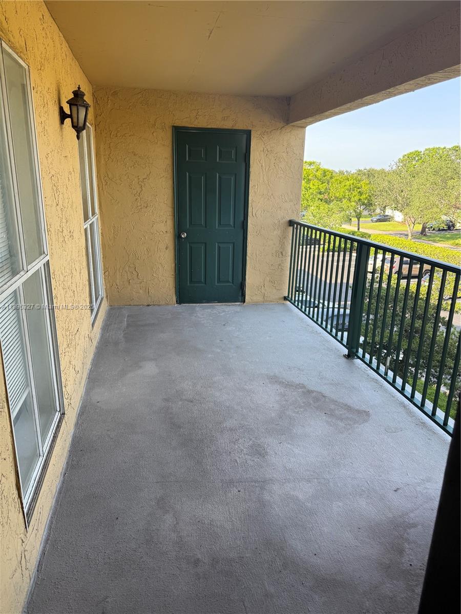 SAVANNAH AT RIVERSIDE CON - Residential