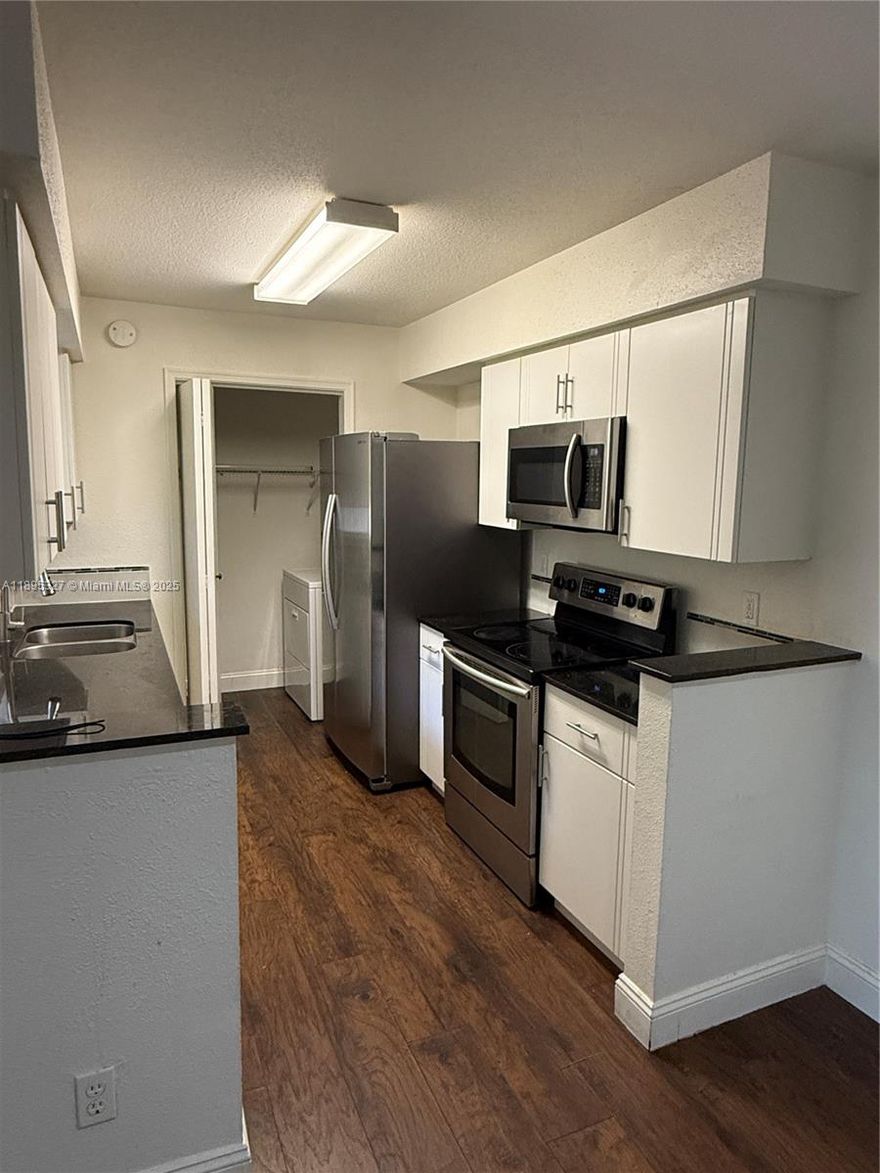 Gorgeous and Fully Remodeled 1 Bedroom + Den (Used as 2nd Bedroom)!
Spacious 950 sq. ft. residence featuring a brand-new kitchen with stainless steel appliances, upgraded bathroom, and large private balcony. The unit includes washer and dryer, big storage space, and two convenient access points — stairs and elevator.

Located just across from Coral Square Mall, with easy access to public transportation, top-rated schools, restaurants, and shopping. The community offers a gym, pool, and beautiful common areas.

?? All ages and investor-friendly community!