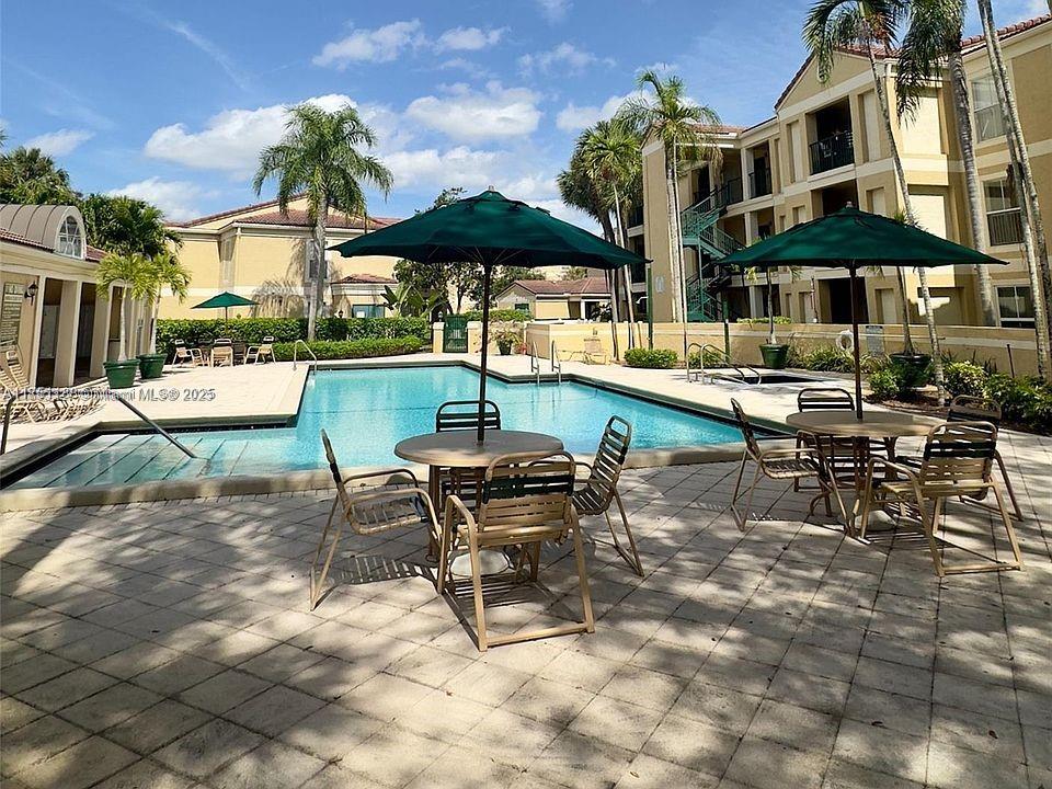 SAVANNAH AT RIVERSIDE CON - Residential