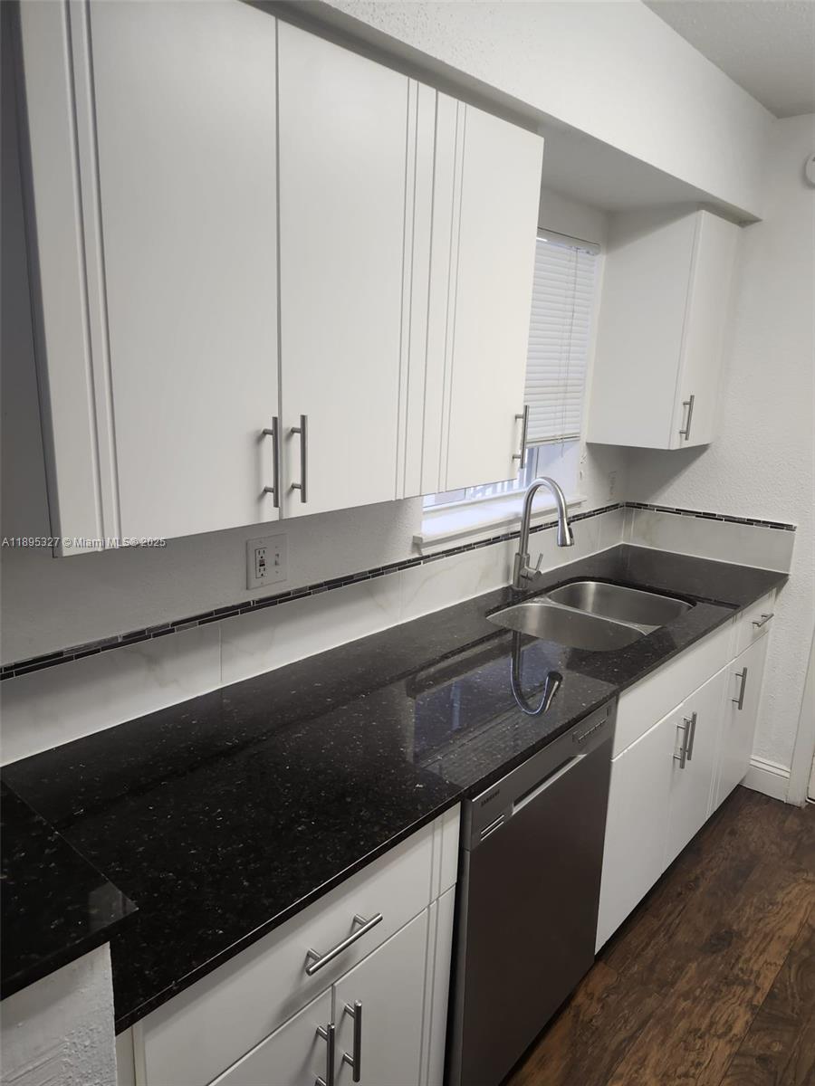 833 Riverside Dr 834