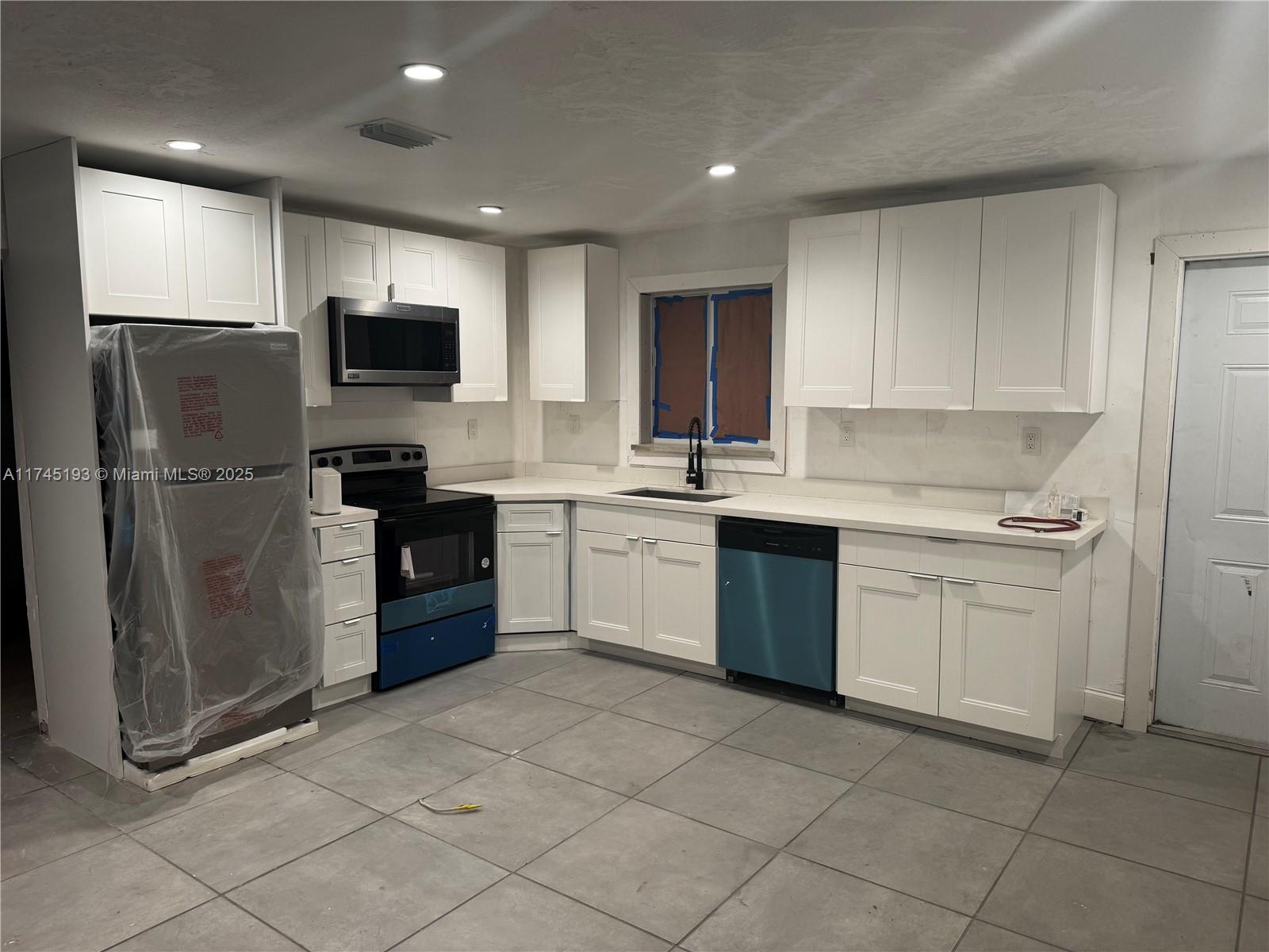 PARK MANOR 1 - Residential Lease