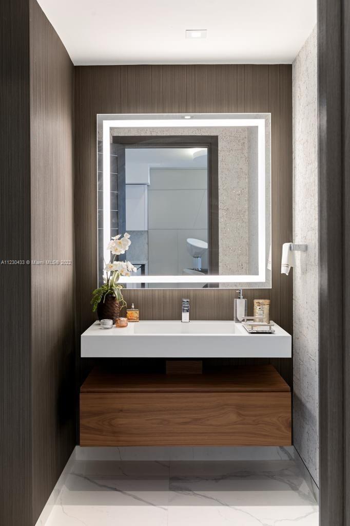 PRIVE CONDO - Residential