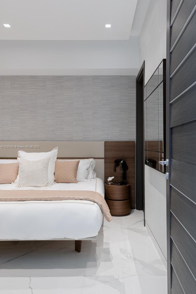 PRIVE CONDO - Residential