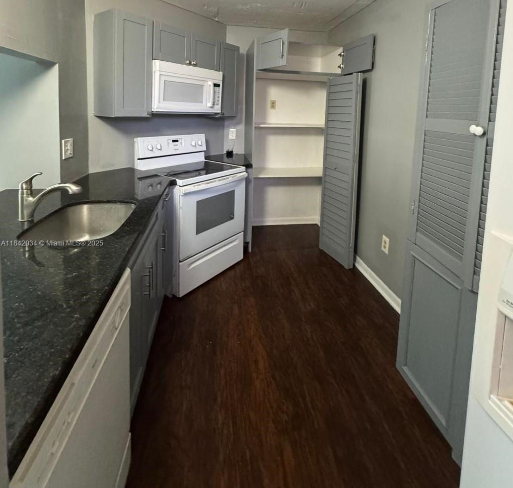 855 NE 209th St 102-34