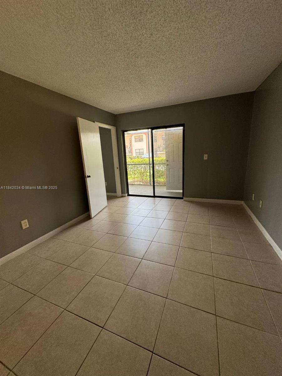 855 NE 209th St 102-34