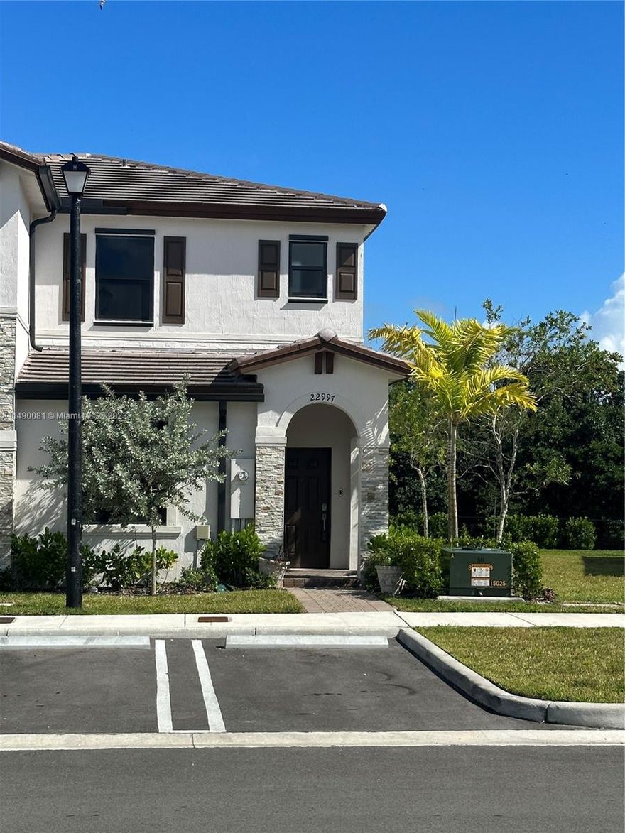 Beautiful 3Bd/3Ba, 2-story corner unit! 1bd/1full ba downstairs, perfect for in-laws or guests. In the sought-after Crystal Cay community, new const. by Lennar. Open floor plan - Kitchen, Family, Living. Peaceful backyard with canal views, no neighbors behind! Prime location, community amenities: Pool, clubhouse, gym, dog park, lake walkways. Ideal for first-time buyers, growing families. Low HOA, great rental investment for investors. Close to shops and highways!