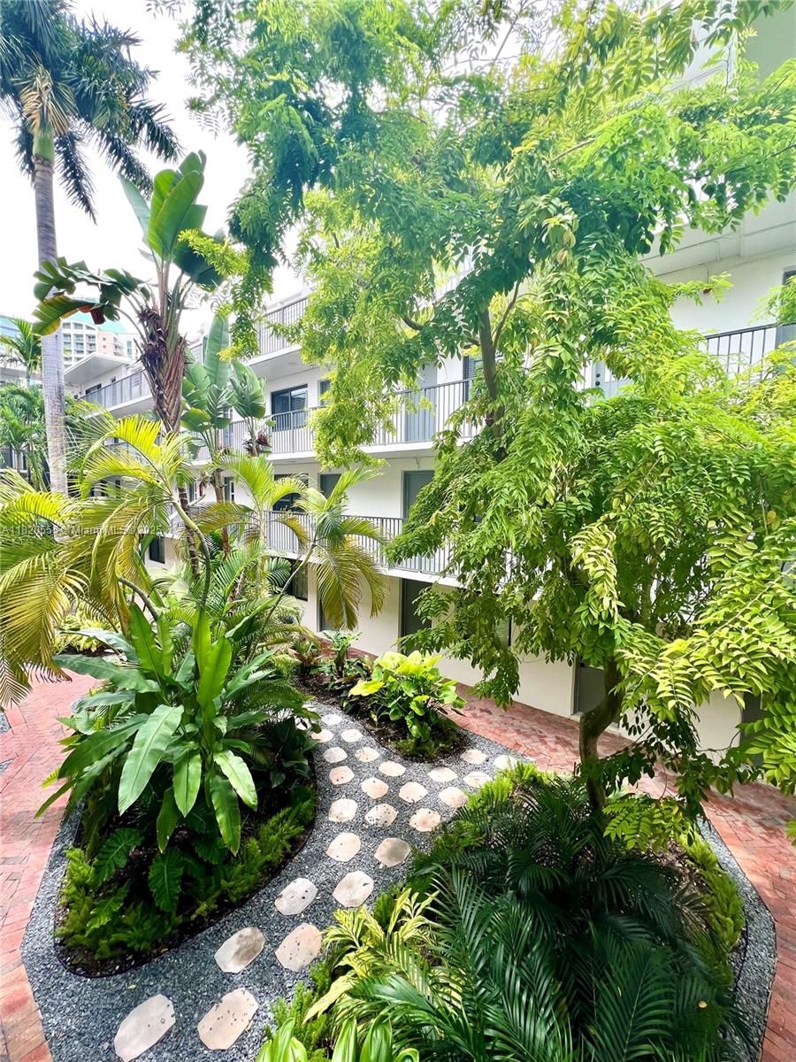 3240 Mary St S207, Miami, Broward County, Florida - 2 Bedrooms  
1 Bathrooms - 