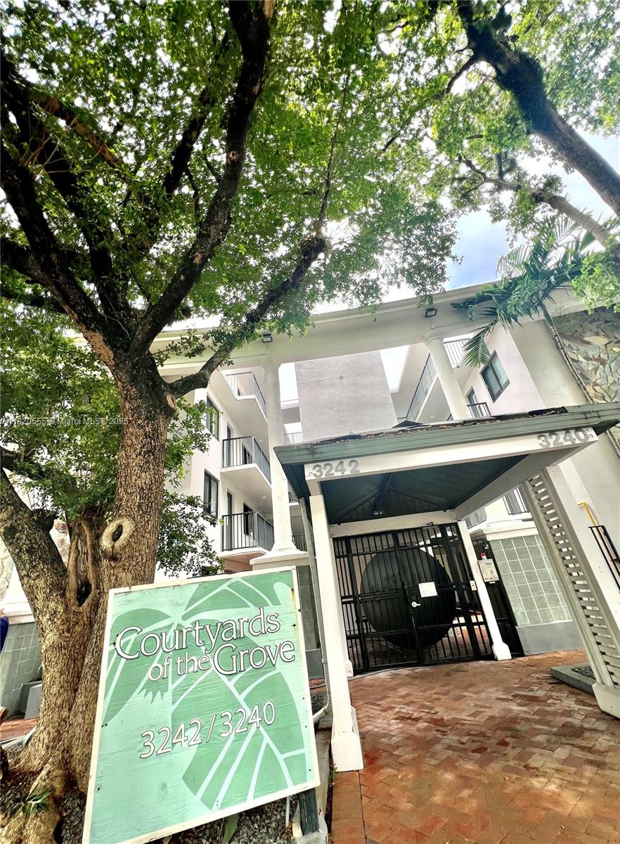 COURTYARDS OF THE GROVE - Residential