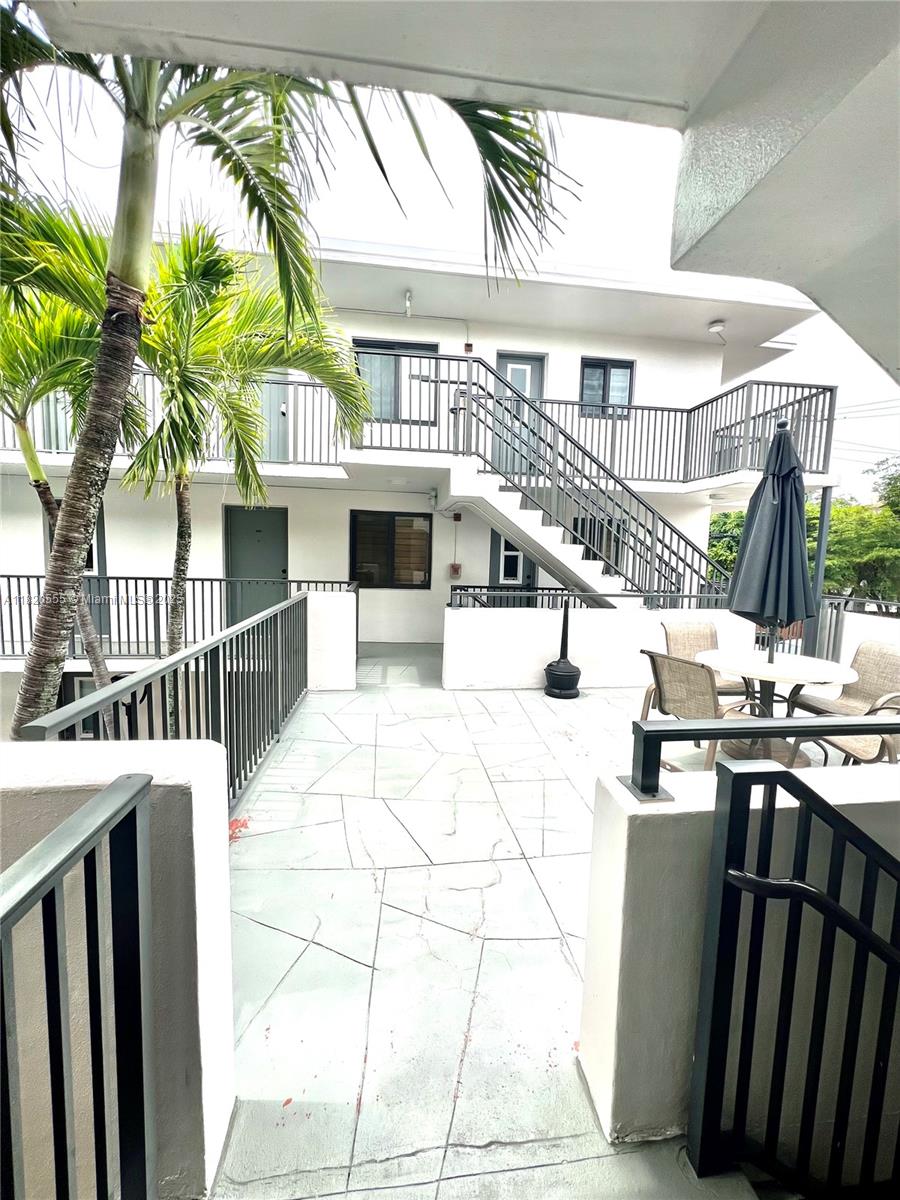 COURTYARDS OF THE GROVE - Residential