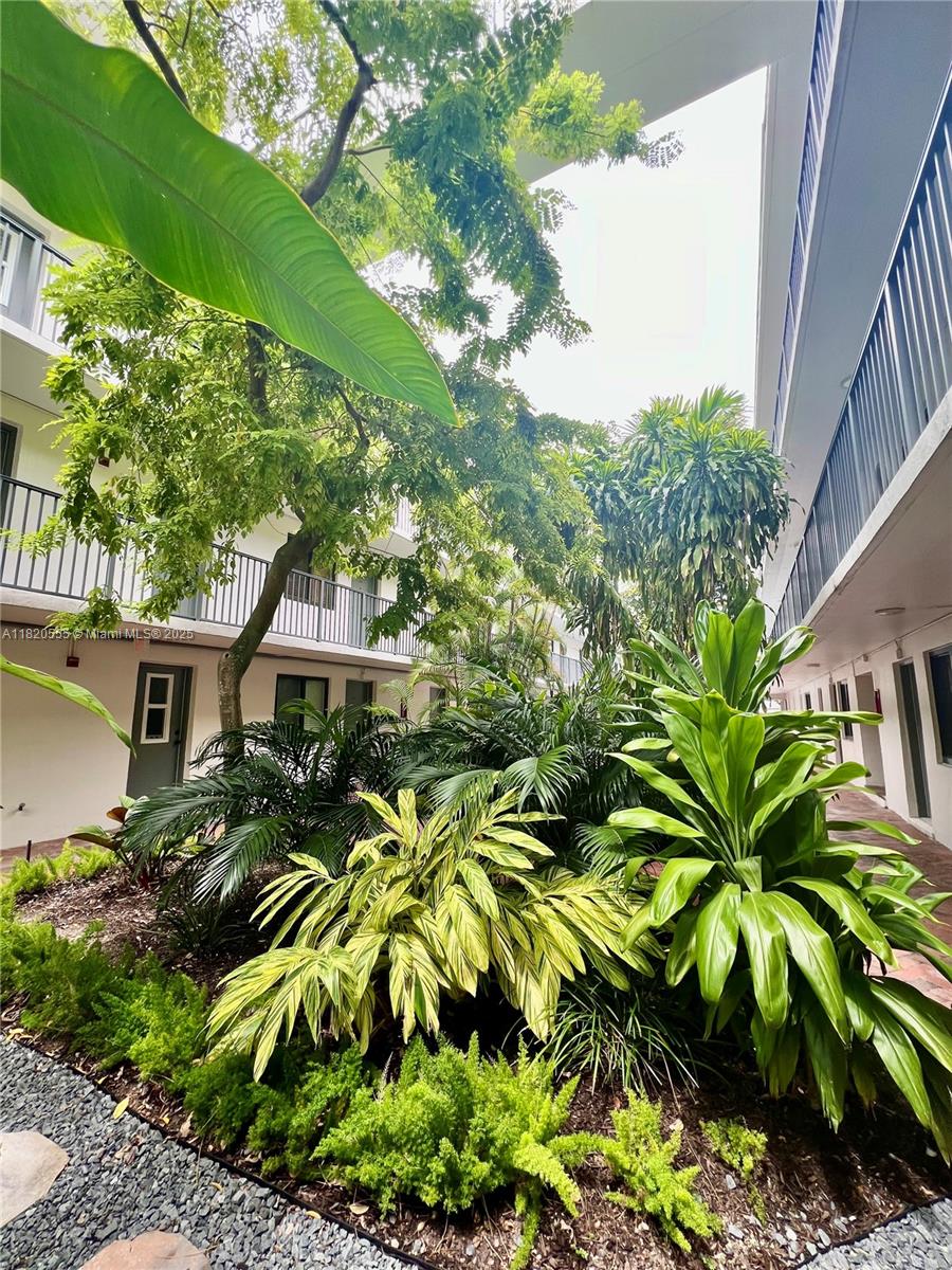 COURTYARDS OF THE GROVE - Residential