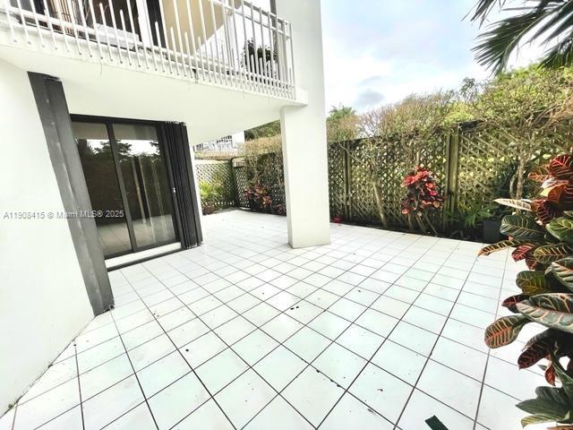 TOWERS OF QUAYSIDE CONDO - Residential