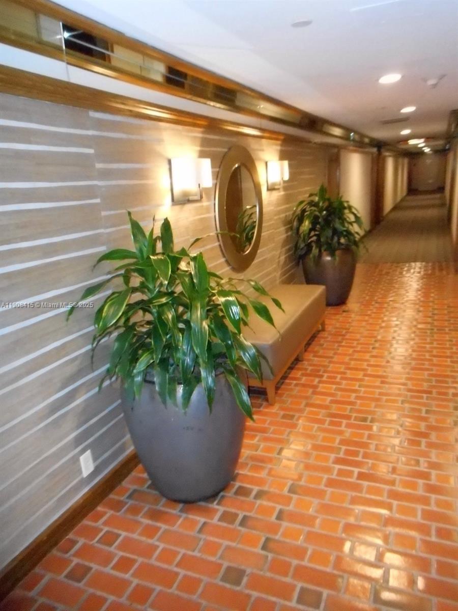 TOWERS OF QUAYSIDE CONDO - Residential