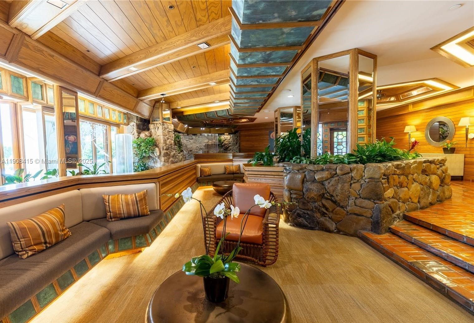 TOWERS OF QUAYSIDE CONDO - Residential