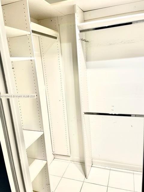 TOWERS OF QUAYSIDE CONDO - Residential