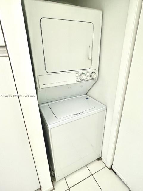 TOWERS OF QUAYSIDE CONDO - Residential