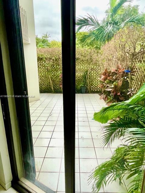 TOWERS OF QUAYSIDE CONDO - Residential