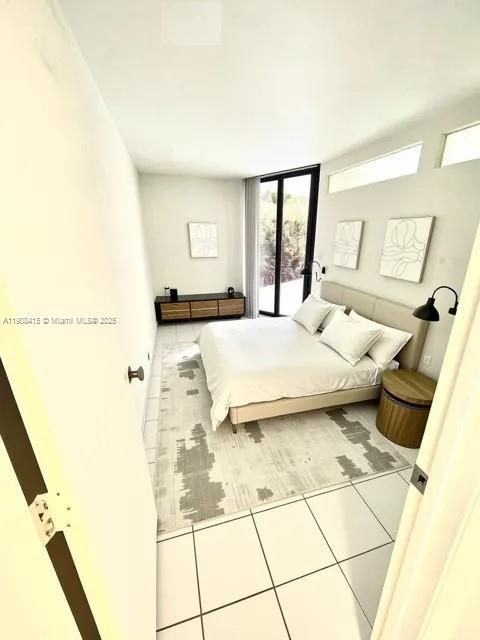 TOWERS OF QUAYSIDE CONDO - Residential