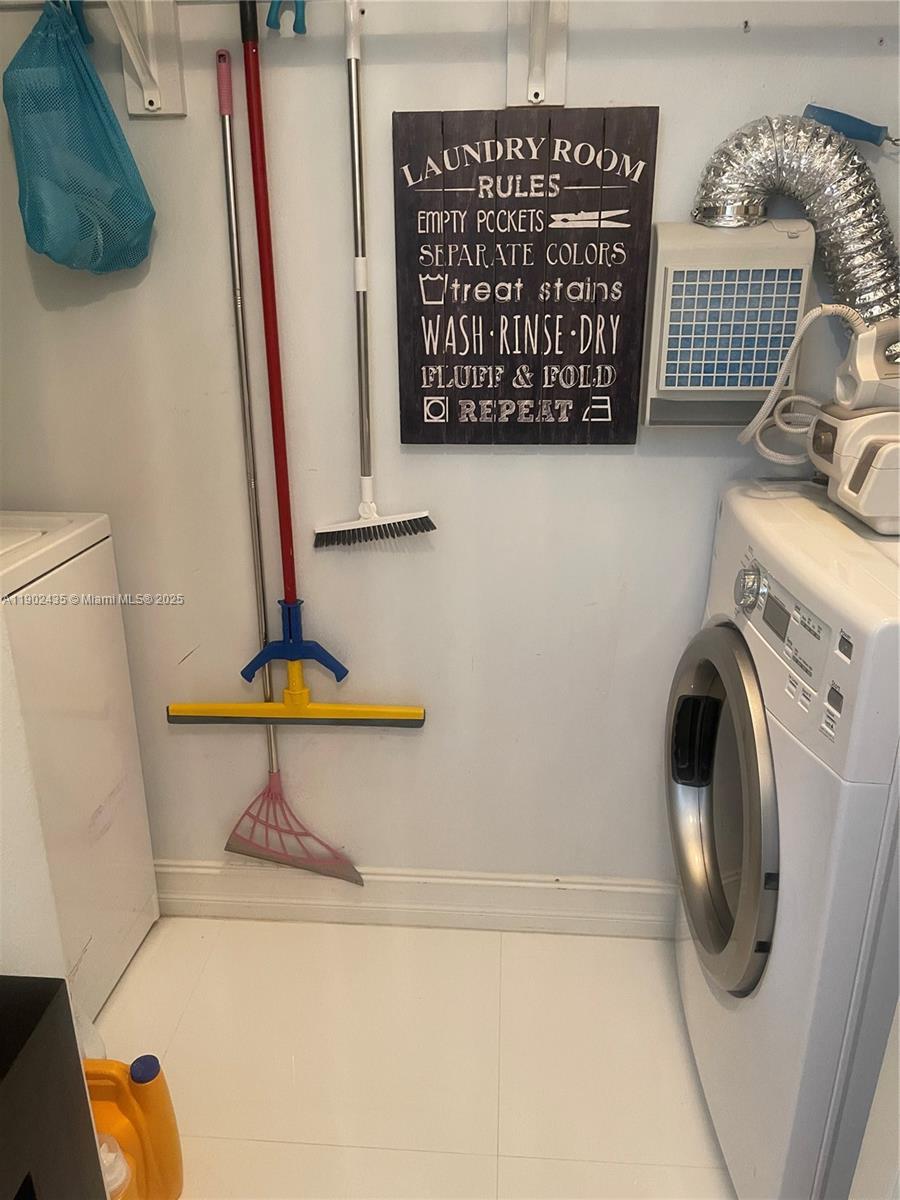 ALAQUA CONDO - Residential