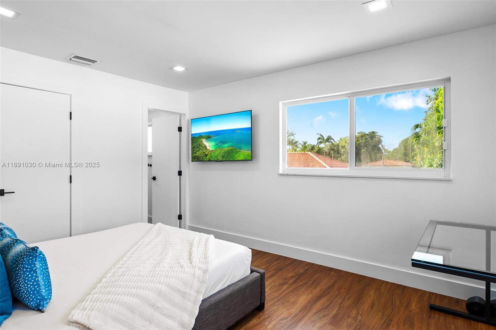 BRICKELLS ESTATES - Residential Lease