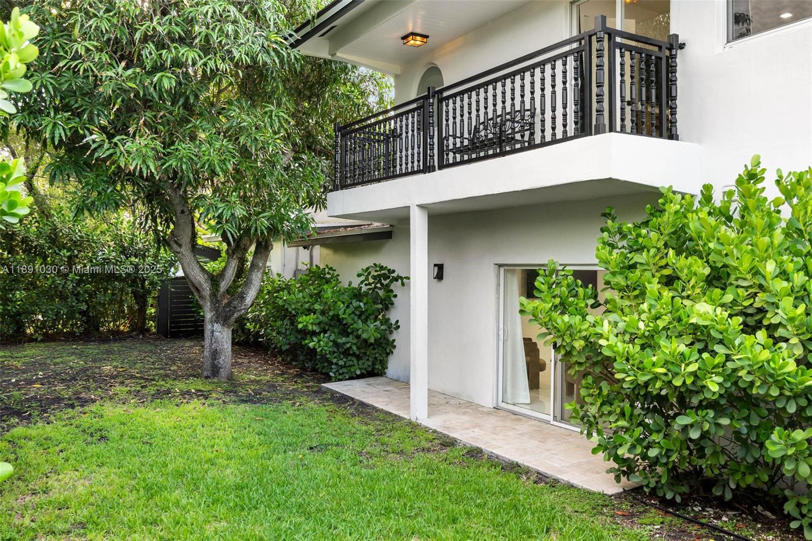 BRICKELLS ESTATES - Residential Lease