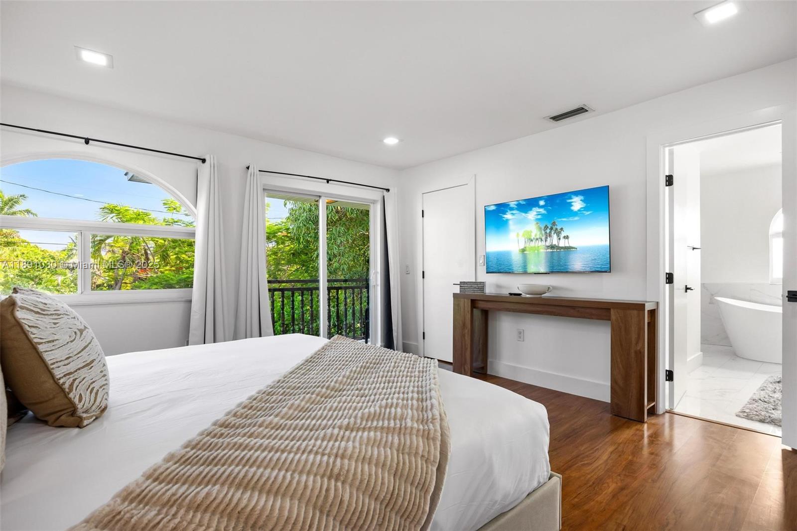 BRICKELLS ESTATES - Residential Lease