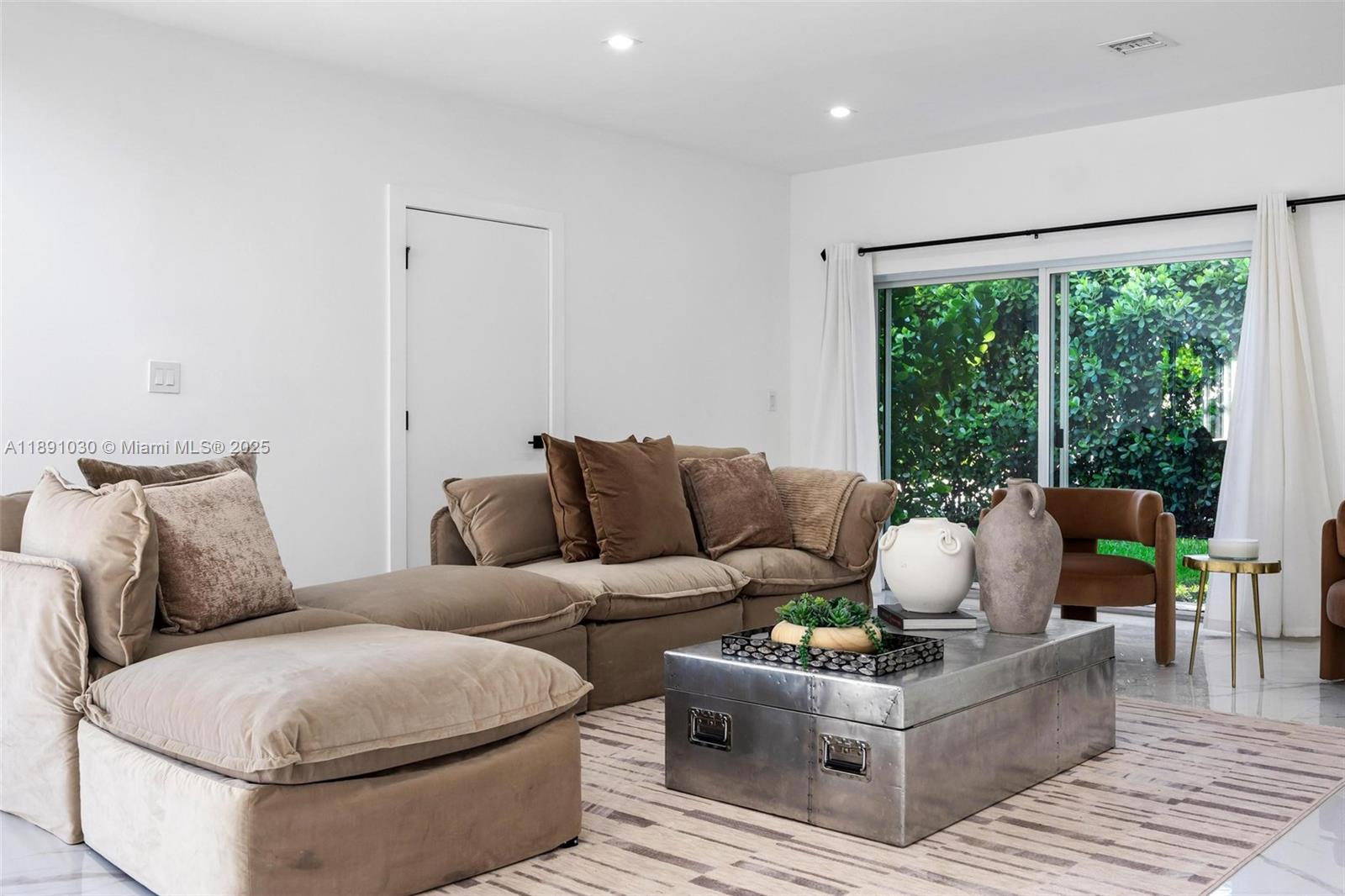 BRICKELLS ESTATES - Residential Lease