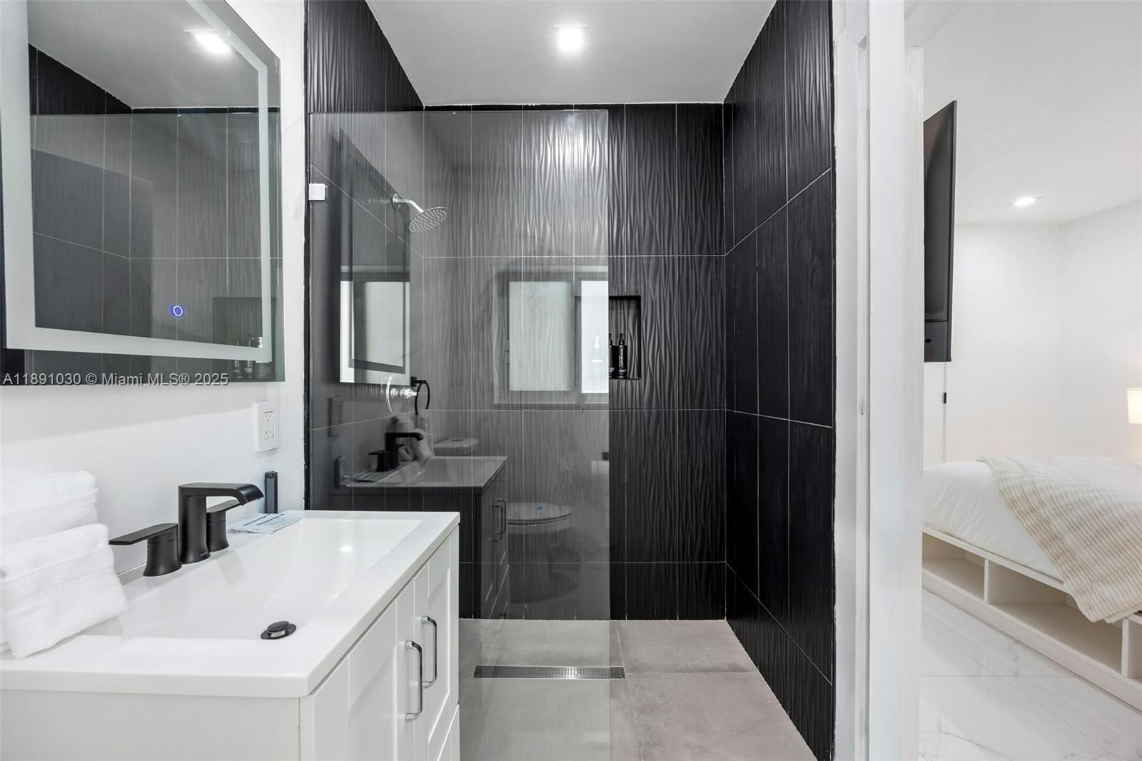 BRICKELLS ESTATES - Residential Lease