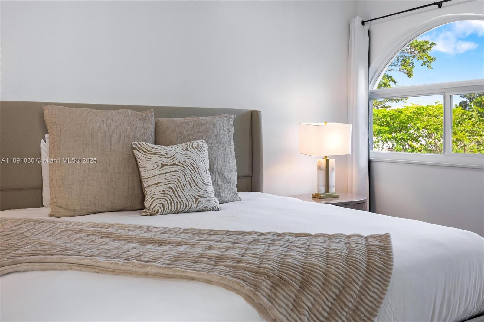 BRICKELLS ESTATES - Residential Lease