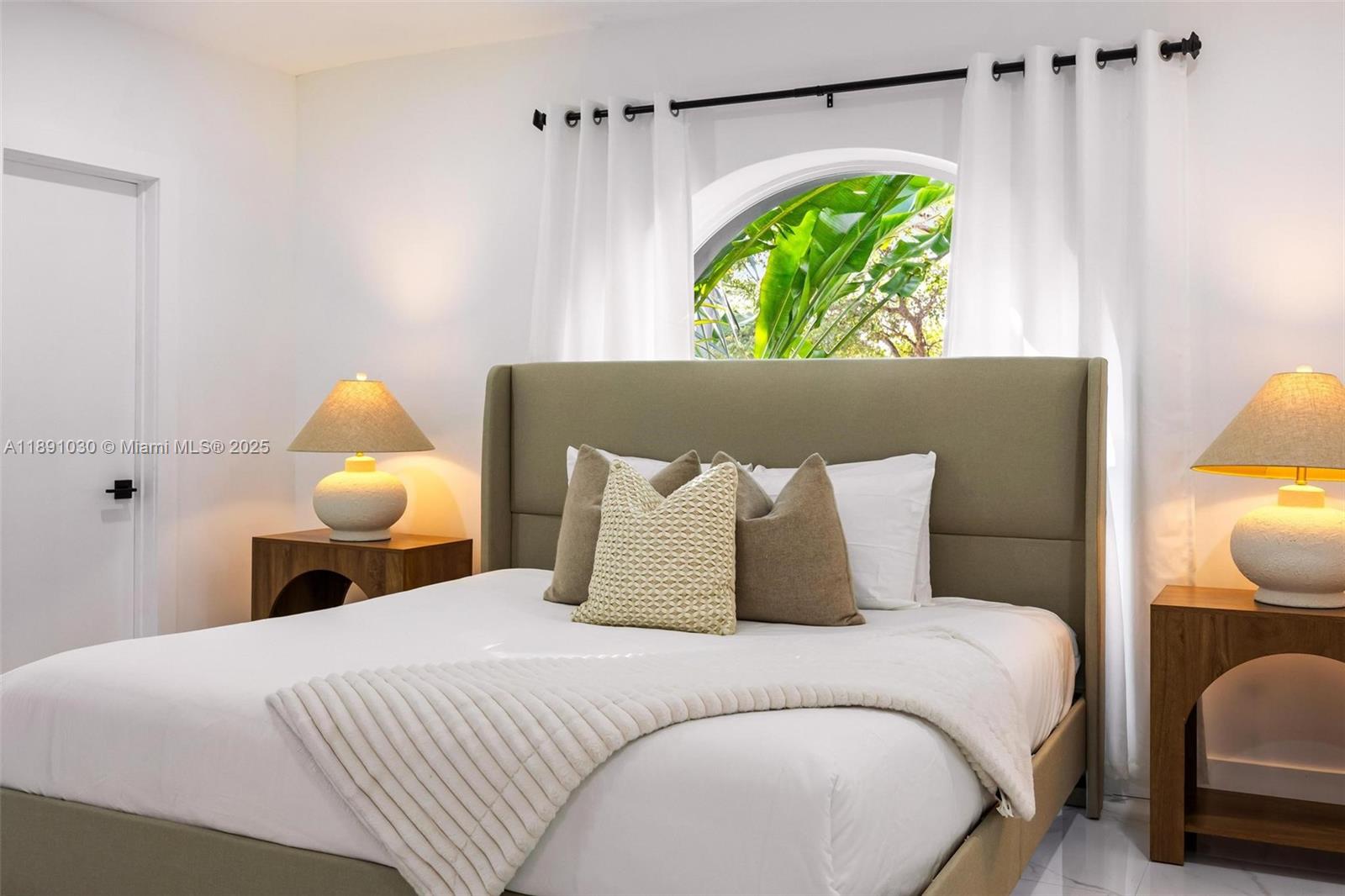 BRICKELLS ESTATES - Residential Lease