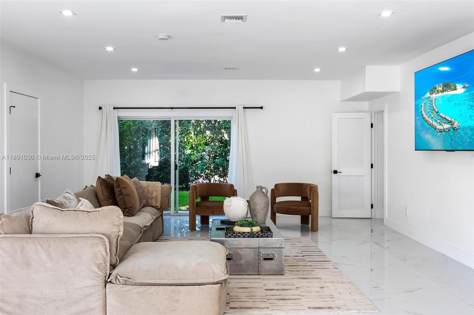 BRICKELLS ESTATES - Residential Lease