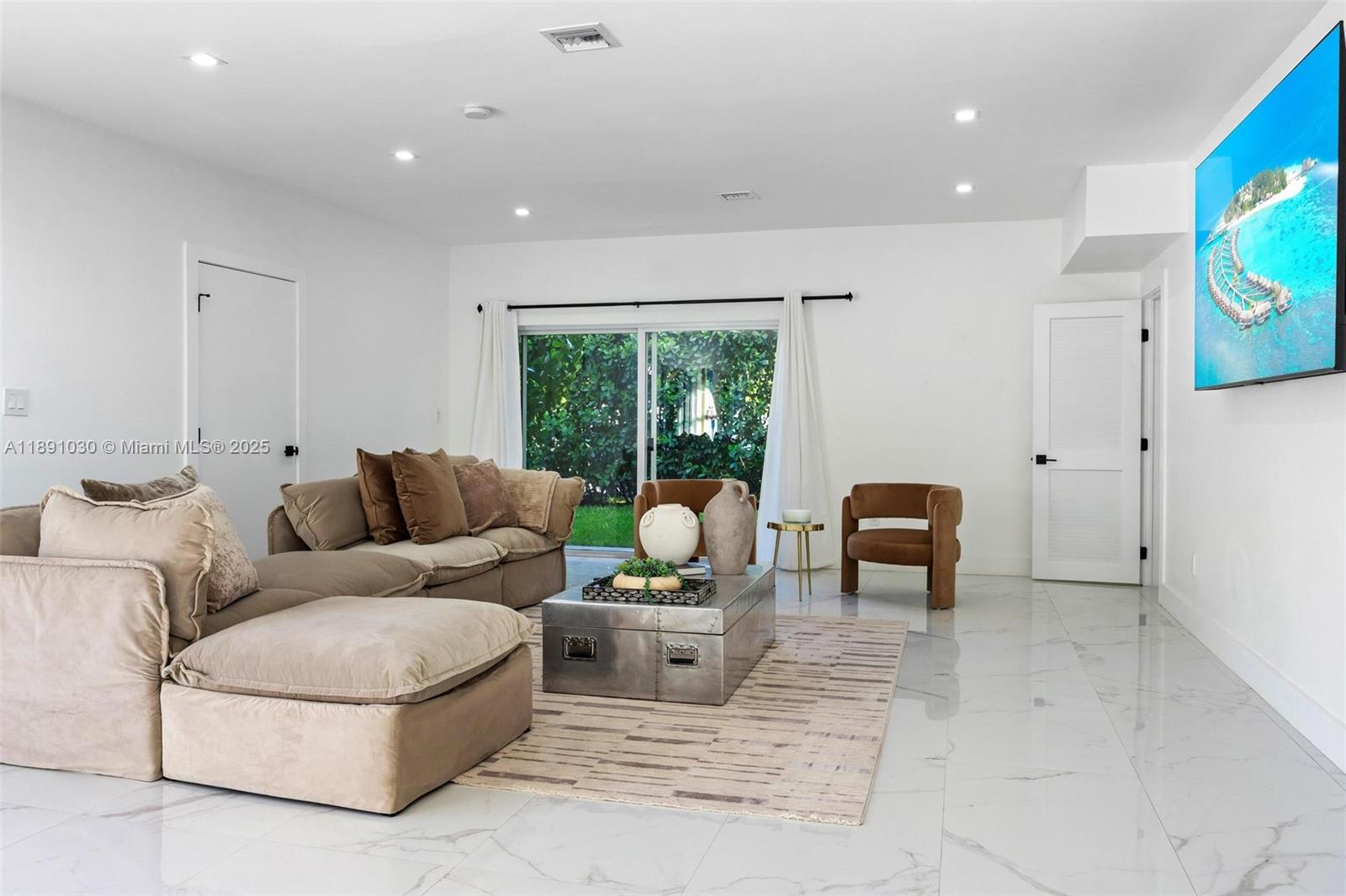 BRICKELLS ESTATES - Residential Lease