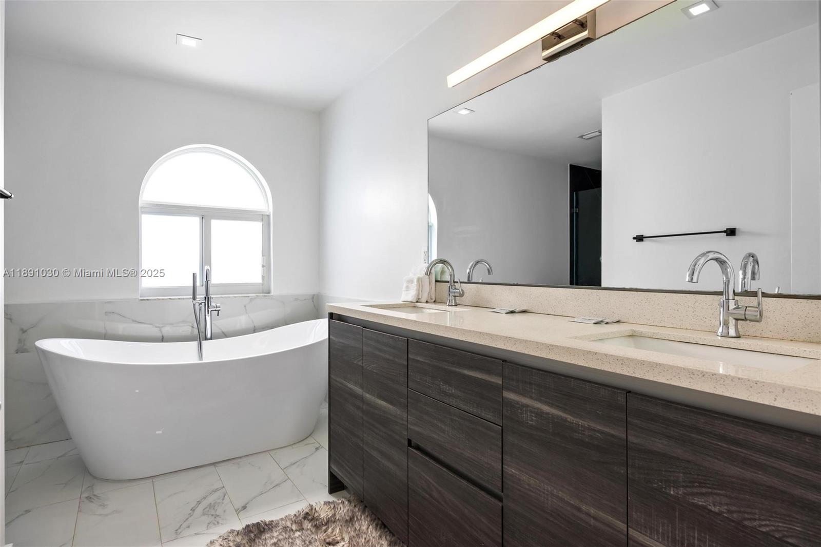 BRICKELLS ESTATES - Residential Lease