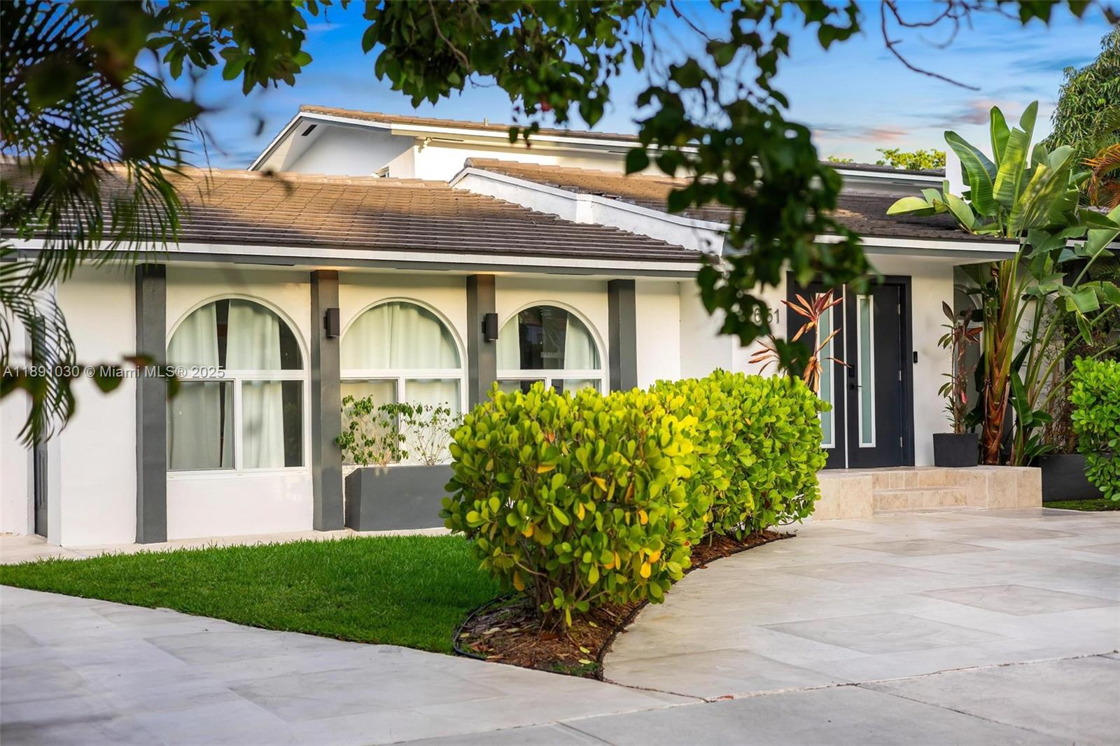 BRICKELLS ESTATES - Residential Lease